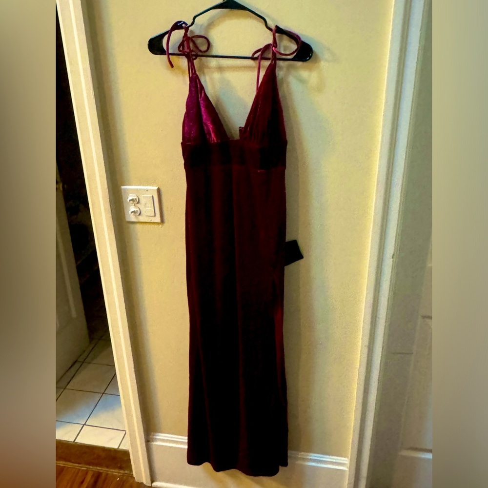 Burgundy Velvet Spaghetti Strap Maxi (L)